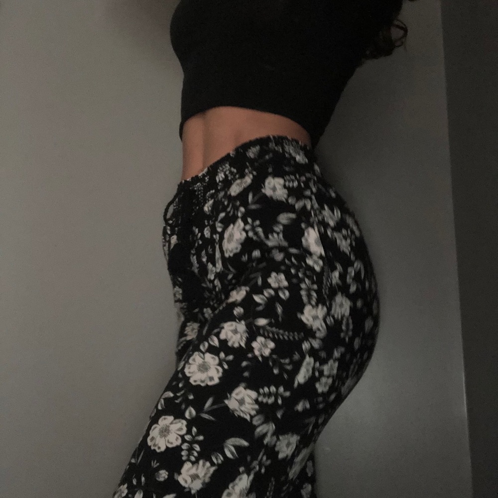 Aeropostale flowy floral pants